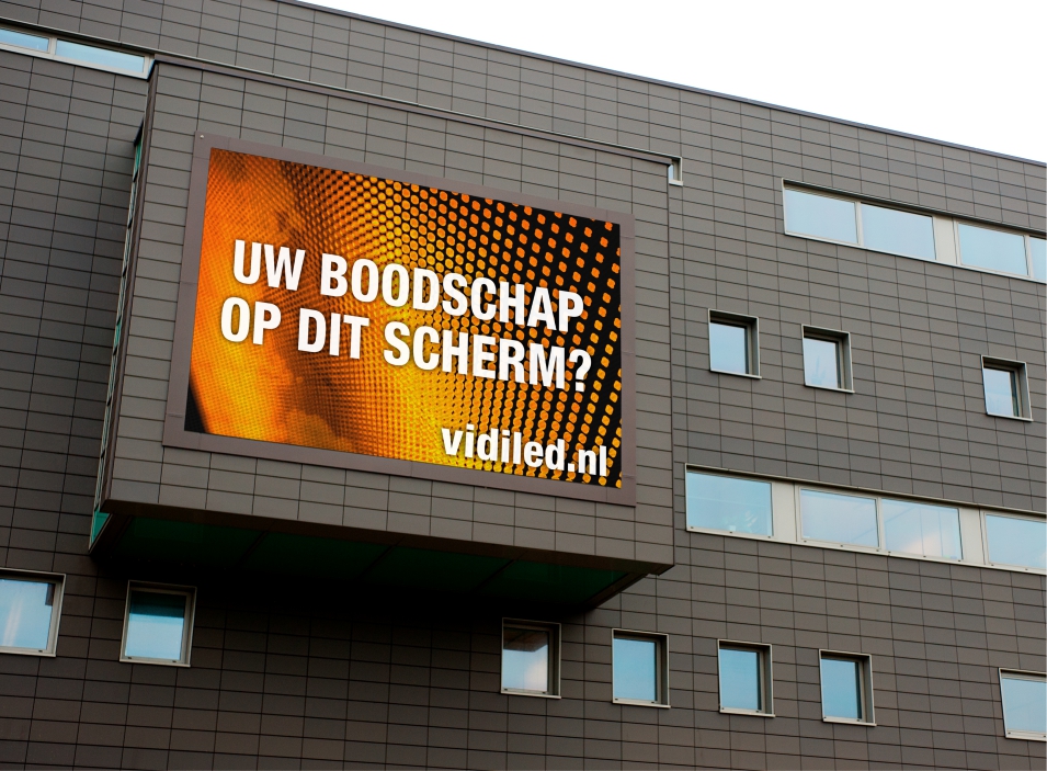 Digitaal LED scherm tegen gevel
